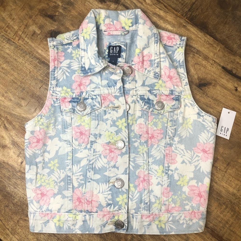 GAP Kids denim floral button down vest, brand new with tag. Kids size small 6-7